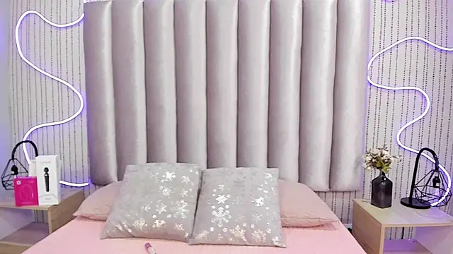 SamanthaPeachss online show from December 20, 2025, 12:23 pm