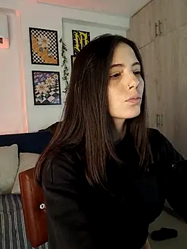 Snapshot of mishelkrave_ chatting on October 6, 2025, 1:36 am mishelkrave  online show from October 6, 2025, 1:36 am