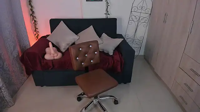 Snapshot of mishelkrave_ chatting on October 10, 2025, 12:20 am mishelkrave  online show from October 10, 2025, 12:20 am