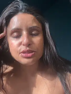 Angelaarayexx online show from May 10, 2026, 7:02 am