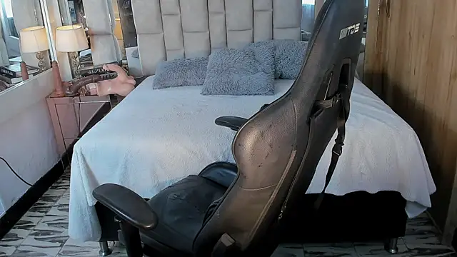 Snapshot of MaddyGray_ chatting on September 19, 2025, 7:14 pm MaddyGray  online show from September 19, 2025, 7:14 pm