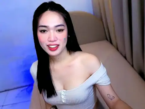 Madmoisellex online show from May 25, 2026, 7:42 pm