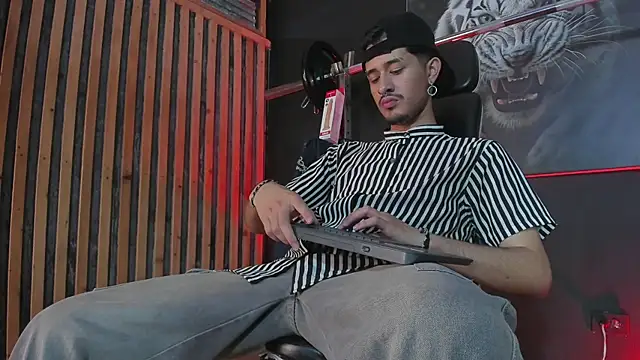 DimitriDeluxe online show from November 8, 2025, 7:45 pm