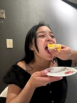 Emily Rivers  online show from October 28, 2025, 1:14 pm