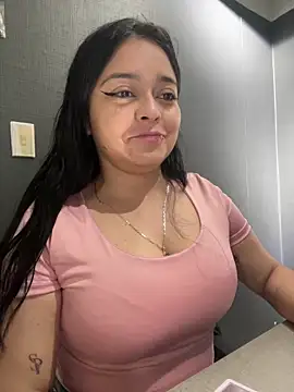 Emily Rivers  online show from November 6, 2025, 1:23 pm