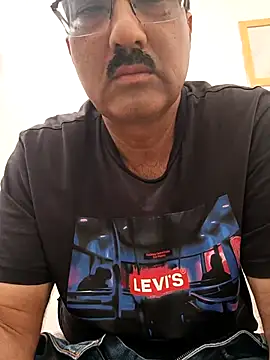 moonflower25 online show from September 24, 2025, 3:43 am