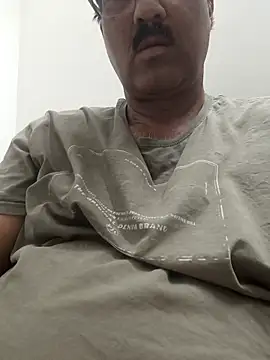 moonflower25 online show from April 19, 2026, 2:27 pm