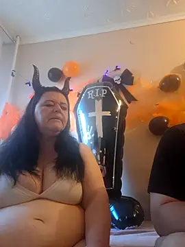 Snapshot of BlacReign chatting on October 18, 2025, 1:56 pm BlacReign online show from October 18, 2025, 1:56 pm