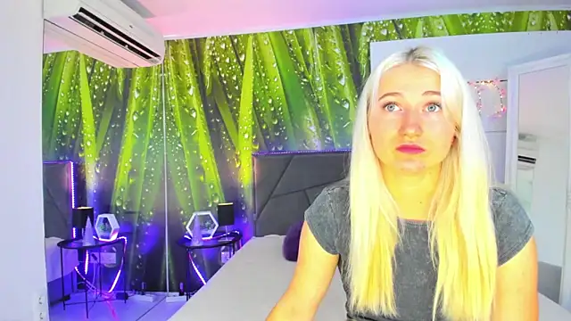 HollyTailors online show from September 13, 2025, 5:18 am