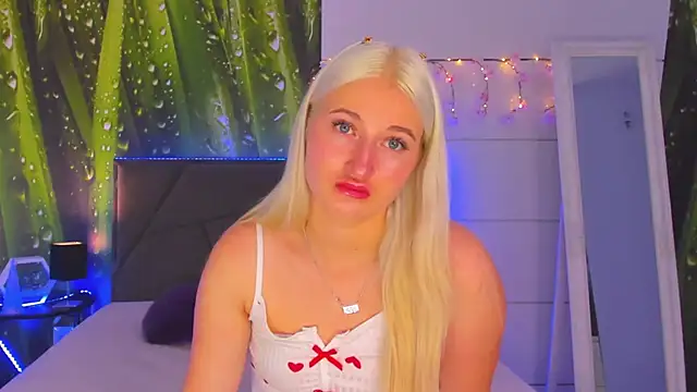 HollyTailors online show from October 11, 2025, 5:28 am