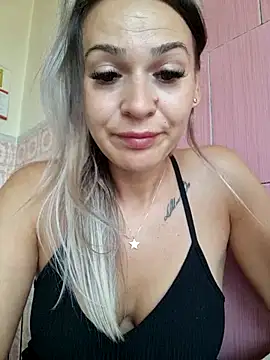 Snapshot of iSelena chatting on September 9, 2025, 5:40 am iSelena online show from September 9, 2025, 5:40 am