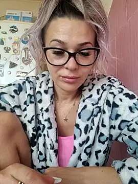 Snapshot of iSelena chatting on September 15, 2025, 5:07 am iSelena online show from September 15, 2025, 5:07 am