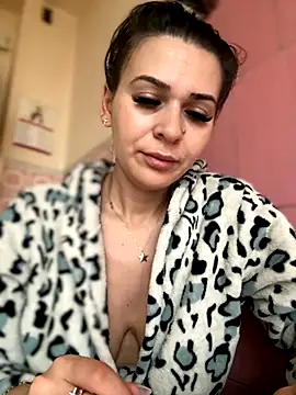 Snapshot of iSelena chatting on November 14, 2025, 6:56 am iSelena online show from November 14, 2025, 6:56 am