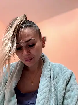 Snapshot of iSelena chatting on January 14, 2026, 9:48 am iSelena online show from January 14, 2026, 9:48 am