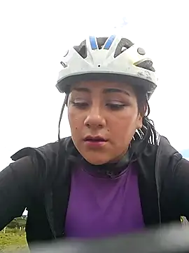 CAROLINE  07 online show from September 24, 2025, 1:47 pm