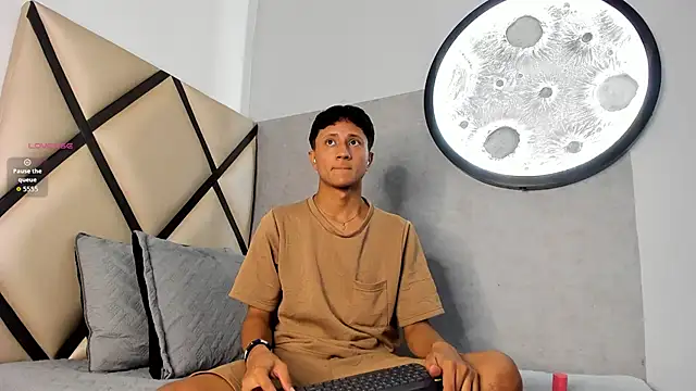  Leohot  online show from September 11, 2025, 3:17 am