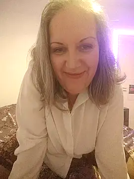 Snapshot of Feelineducentre chatting on November 27, 2025, 8:44 pm Feelineducentre online show from November 27, 2025, 8:44 pm