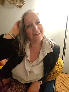 Snapshot of Feelineducentre chatting on February 7, 2026, 6:11 pm Feelineducentre online show from February 7, 2026, 6:11 pm