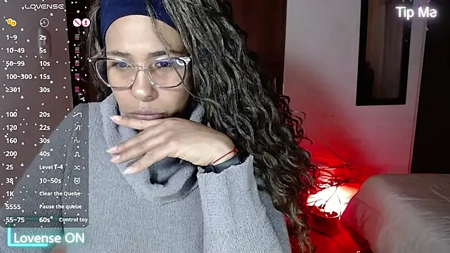 IVONNE COLLINS33 online show from March 19, 2026, 12:25 am