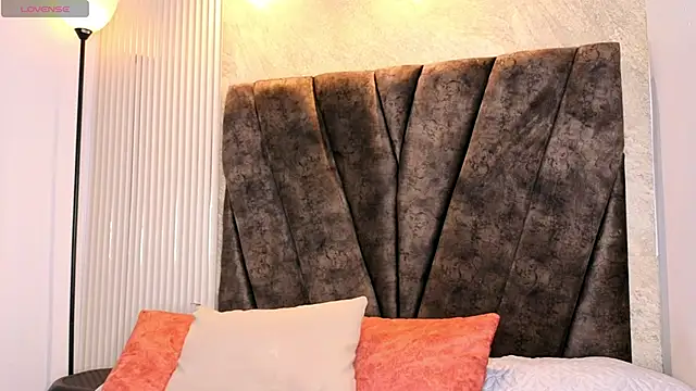 Miagomezx online show from March 3, 2026, 7:42 pm