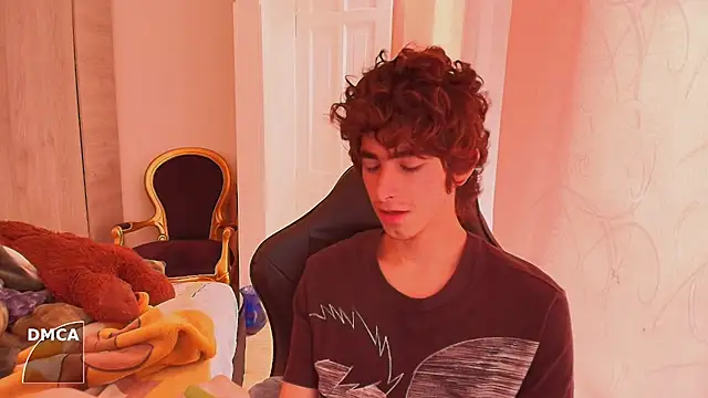 Nude Boy18 online show from October 3, 2025, 4:26 pm