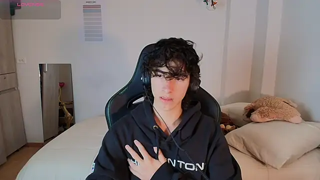 Nude Boy18 online show from February 26, 2026, 10:09 pm