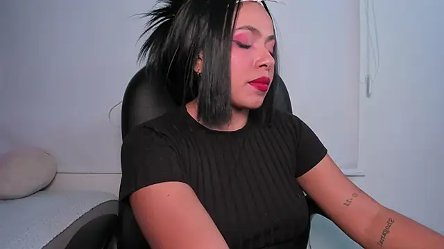 momo ayasse online show from March 19, 2026, 3:10 am