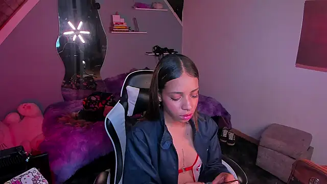 yumi hanna online show from December 4, 2025, 2:32 am