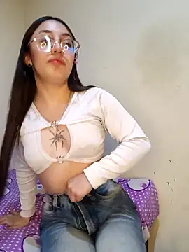 StefaniaFoxx  online show from April 19, 2026, 4:34 am