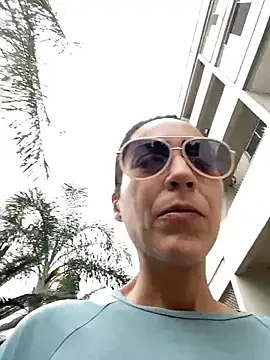 lucioliveira online show from May 14, 2026, 12:45 pm