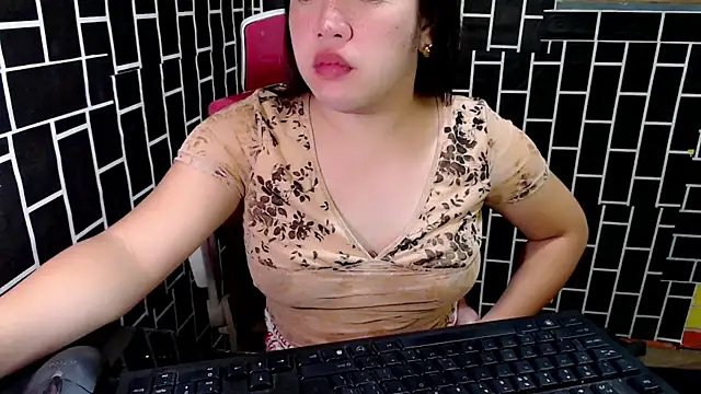 xUrDreamSlutWhore online show from September 22, 2025, 7:38 pm