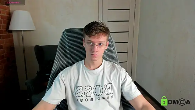 Snapshot of Harm_Dick chatting on October 31, 2025, 10:38 am Harm Dick online show from October 31, 2025, 10:38 am