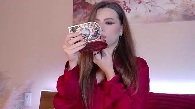 Snapshot of Sienna_Voss chatting on May 17, 2026, 8:27 pm Sienna Voss online show from May 17, 2026, 8:27 pm