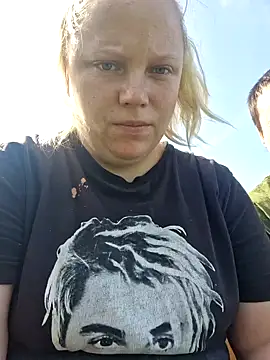 Amberdual online show from September 13, 2025, 9:42 am