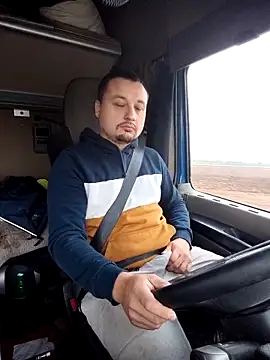 Amberdual online show from October 28, 2025, 6:28 am