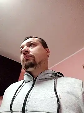 Amberdual online show from November 11, 2025, 6:57 am