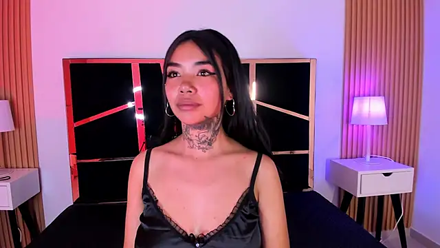 Snapshot of Celeeste18 chatting on November 4, 2025, 2:32 am Celeeste18 online show from November 4, 2025, 2:32 am