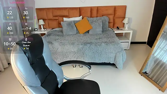 Catti Brie online show from October 8, 2025, 11:41 am