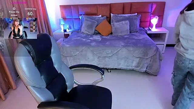 Catti Brie online show from November 9, 2025, 11:19 am