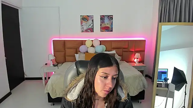 Catti Brie online show from May 14, 2026, 11:39 am