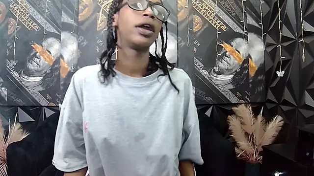 Lilmisbaddyxxx online show from October 7, 2025, 5:32 pm