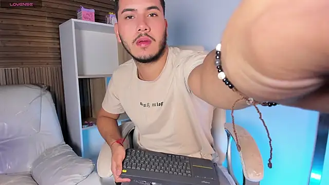 Axel grey  online show from October 4, 2025, 12:25 pm