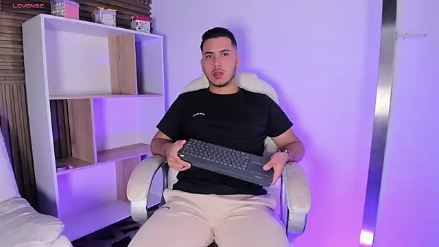 Axel grey  online show from October 18, 2025, 12:17 pm