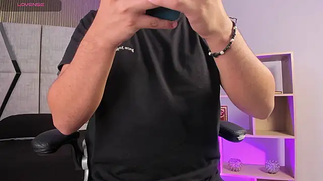 Axel grey  online show from February 11, 2026, 1:16 pm