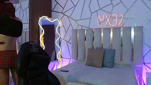 Snapshot of CYRUS_TAY chatting on December 17, 2025, 12:11 pm CYRUS TAY online show from December 17, 2025, 12:11 pm