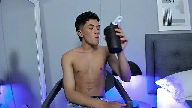 Tylerffoxx online show from November 1, 2025, 8:11 pm