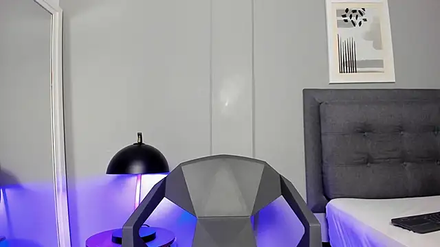 Tylerffoxx online show from November 24, 2025, 7:35 pm