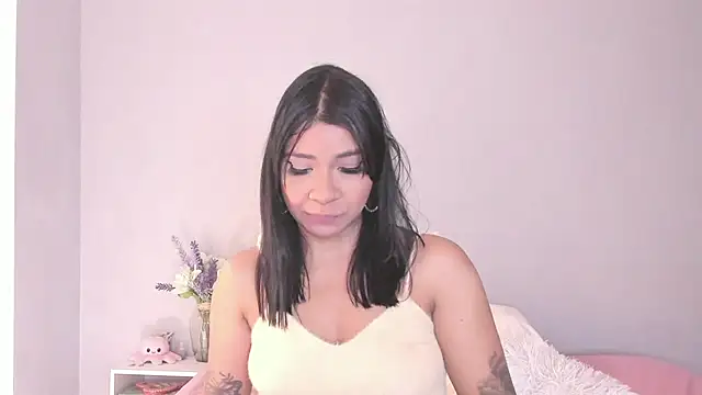 Laura-angeel online show from February 9, 2026, 5:28 pm