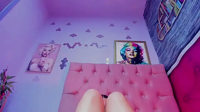 Megan Luxe online show from November 30, 2025, 8:40 am