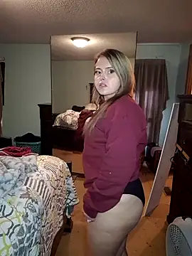 JuicyExxxperience online show from November 18, 2025, 2:10 pm